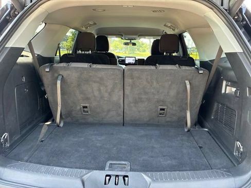 Used 2023 Ford Explorer XLT AWD/4WD image 18
