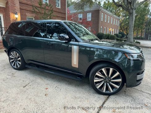 Used 2025 Land Rover Range Rover SV AWD/4WD image 6