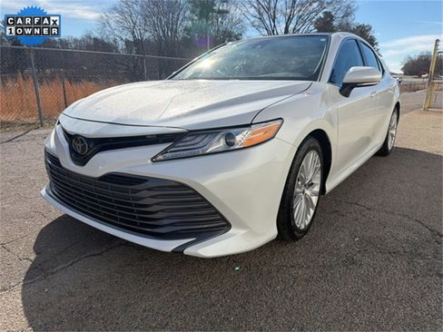 Used 2019 Toyota Camry XLE image 6