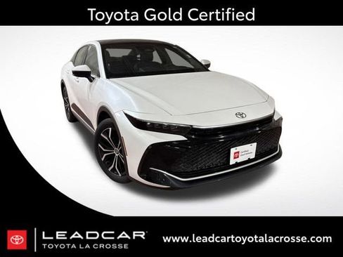 Used 2023 Toyota Crown Limited image 1