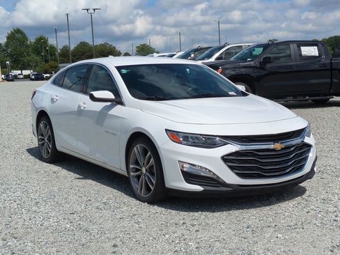 Used 2024 Chevrolet Malibu LT FWD image 2