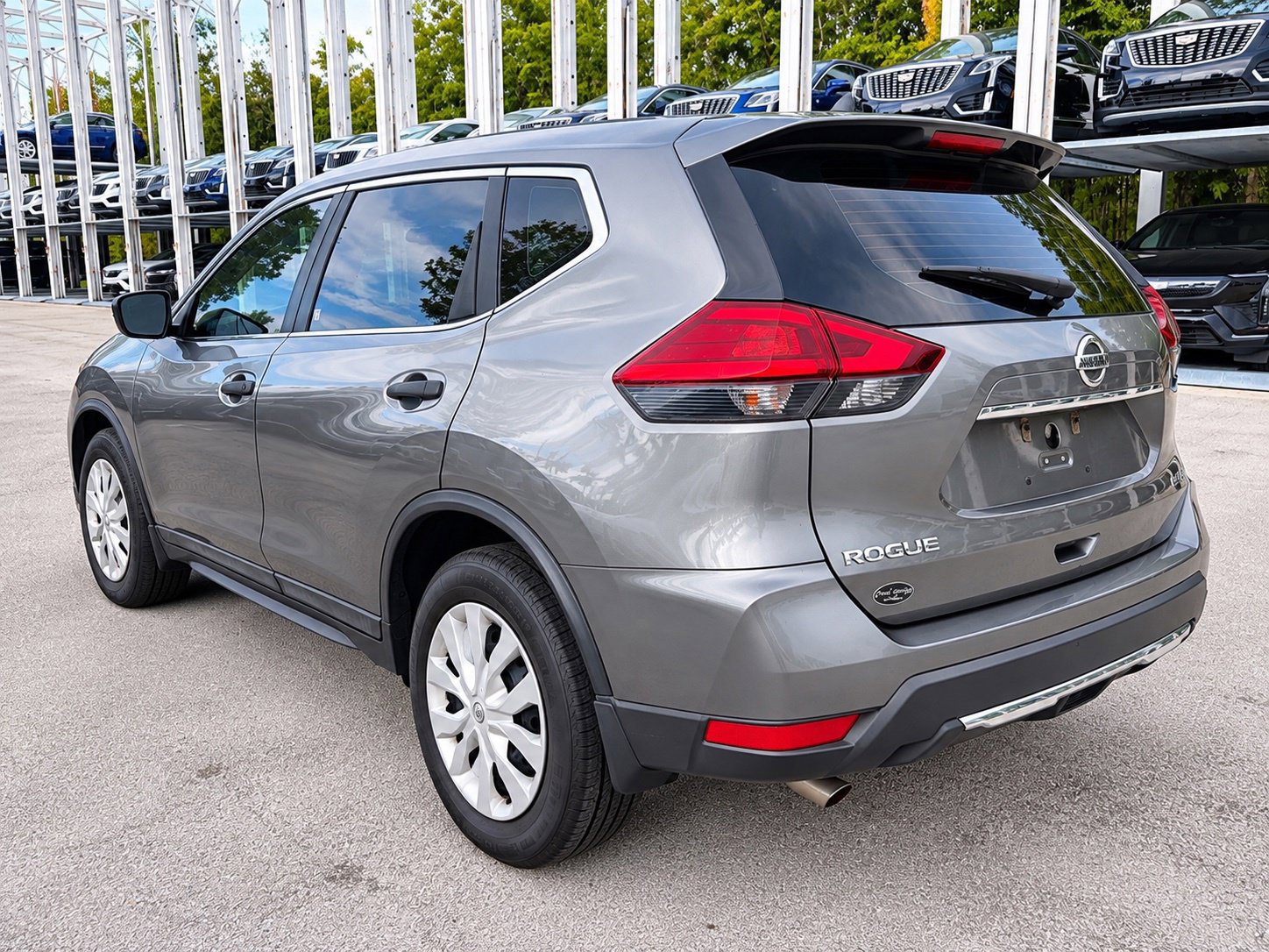 Used 2018 Nissan Rogue S FWD image 3