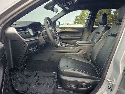 New 2025 Jeep Grand Cherokee L Limited w/ Black Appearance Package image 11