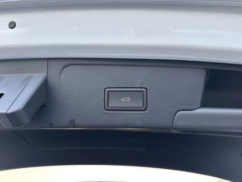 Used 2025 Volkswagen Atlas Cross Sport SE image 28