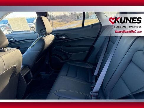 Used 2024 Chevrolet Trax ACTIV w/ Sunroof Package image 9