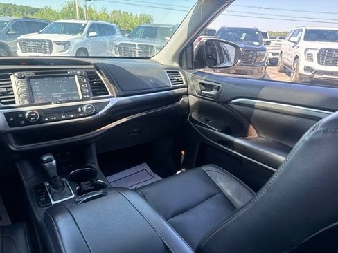 Used 2018 Toyota Highlander Limited Platinum AWD/4WD image 24