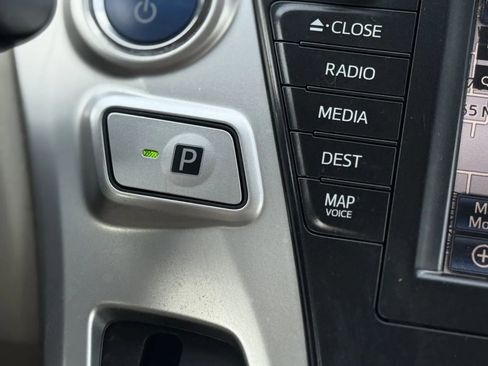 Used 2014 Toyota Prius V Five image 26