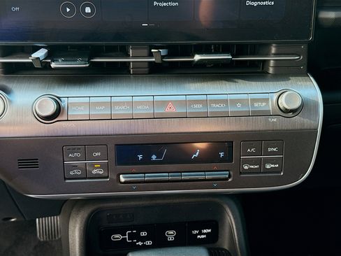 Used 2025 Hyundai Kona SEL image 11