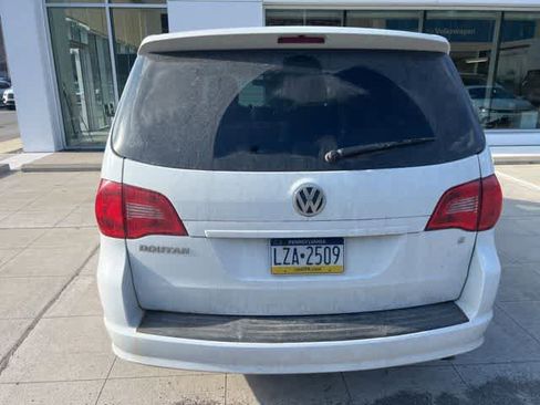 Used 2013 Volkswagen Routan S image 4