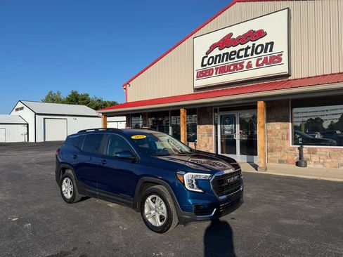 Used 2022 GMC Terrain SLE w/ Driver Convenience Package AWD/4WD image 2