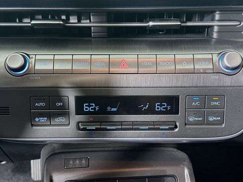 Used 2024 Hyundai Kona SEL FWD image 24