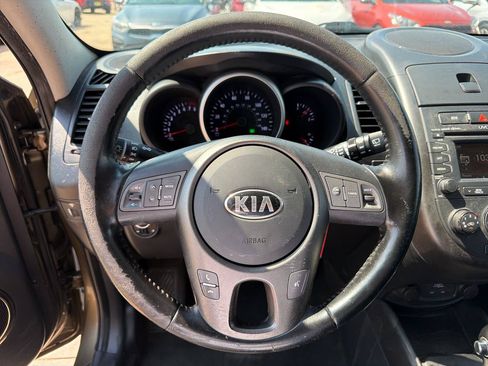 Used 2013 Kia Soul + w/ Audio Pkg FWD image 15
