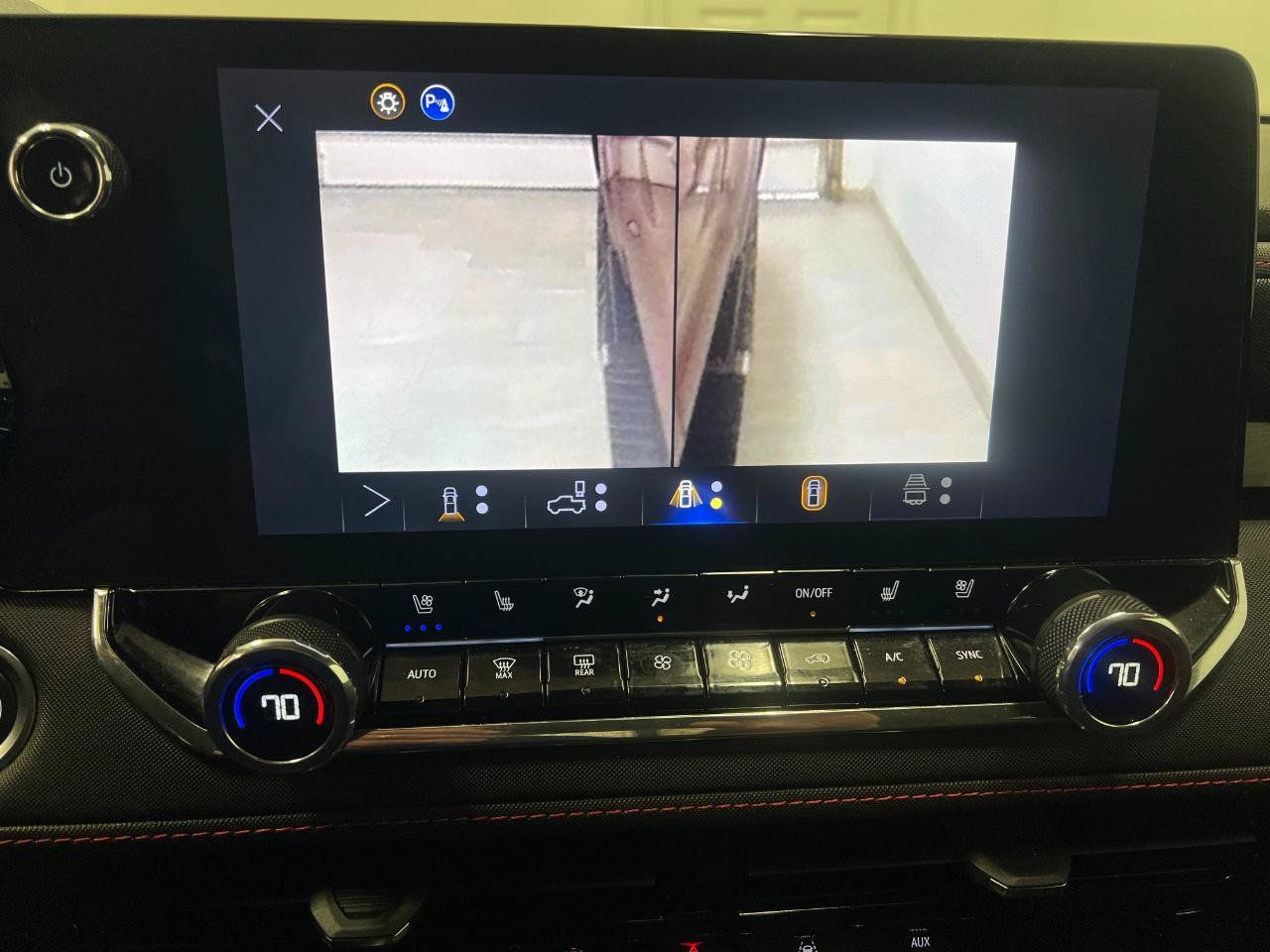 Used 2025 Chevrolet Colorado Z71 w/ Technology Package AWD/4WD image 62