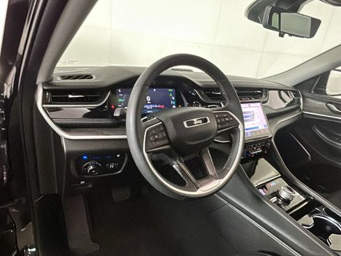 Used 2023 Jeep Grand Cherokee 4WD 4xe w/ Luxury Tech Group II image 16