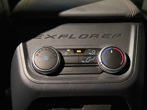 Used 2025 Ford Explorer Active w/ Active Comfort Package image 92