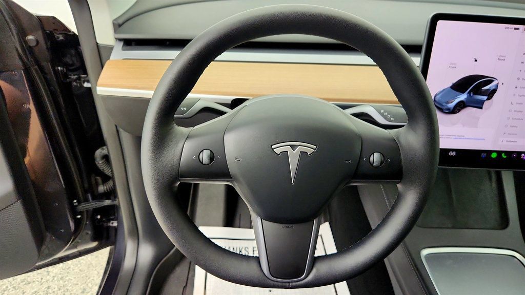 Used 2025 Tesla Model Y Long Range RWD image 13