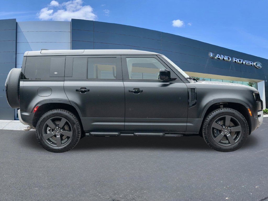 Used 2024 Land Rover Defender 110 SE AWD/4WD image 8