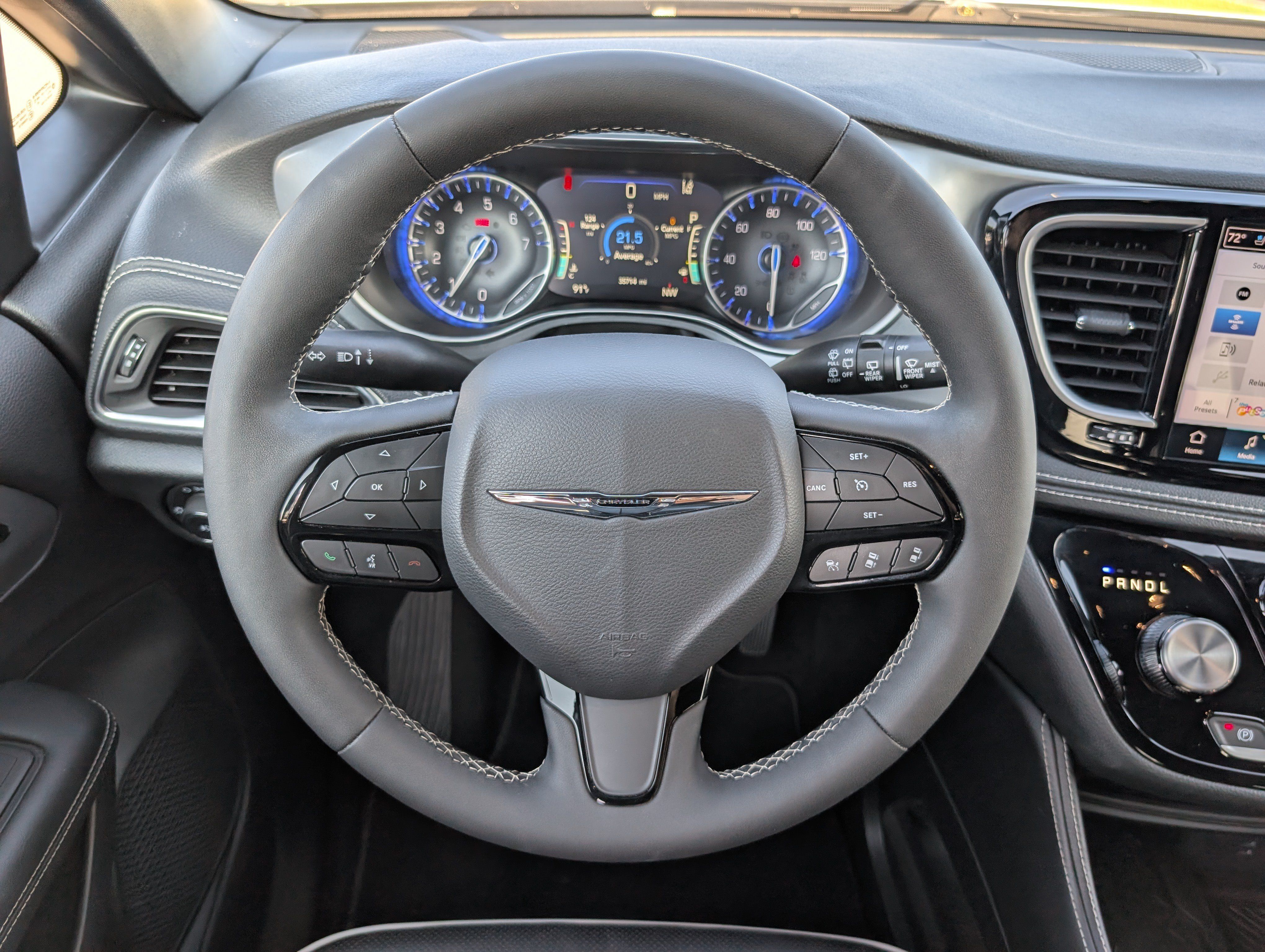 Used 2026 Chrysler Pacifica Limited w/ S Appearance Package FWD image 17