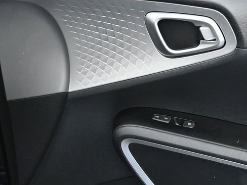 Used 2025 Kia Soul LX w/ LX Technology Package FWD image 35