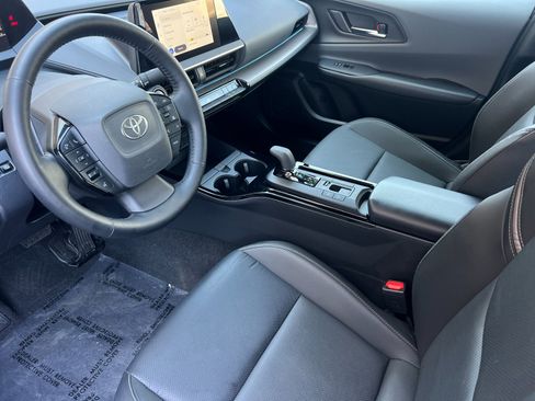 Used 2024 Toyota Prius XLE FWD image 10