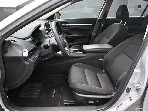Used 2023 Nissan Altima 2.5 SV FWD image 16