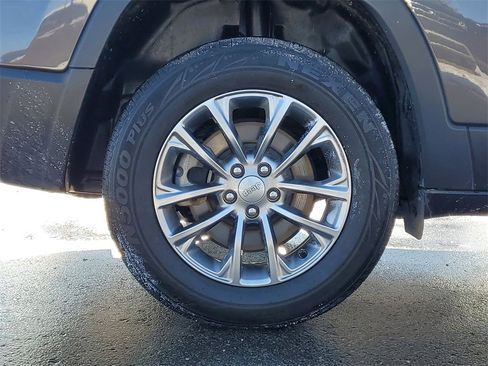 Used 2022 Jeep Cherokee Latitude Lux w/ Sun & Sound Group image 5