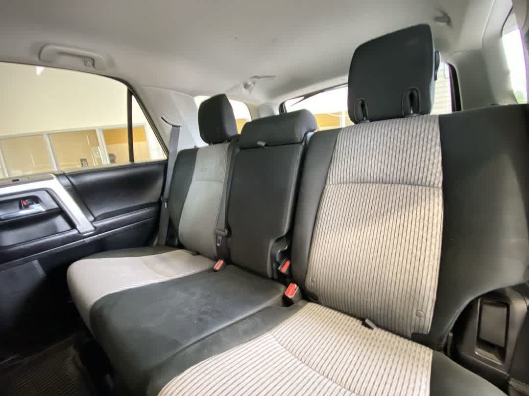 Used 2017 Toyota 4Runner SR5 AWD/4WD image 24