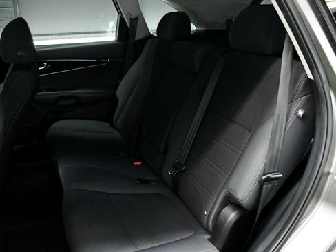 Used 2019 Kia Sorento LX image 31