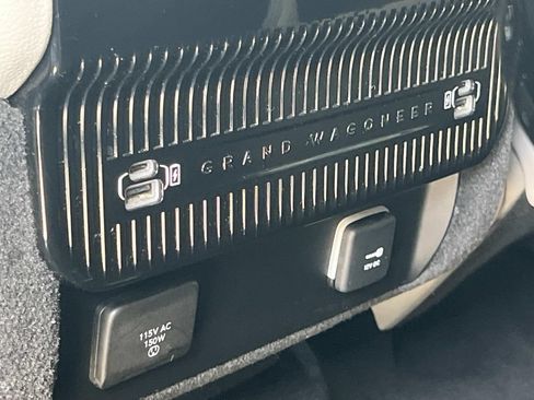 Used 2022 Jeep Grand Wagoneer Series I AWD/4WD image 18