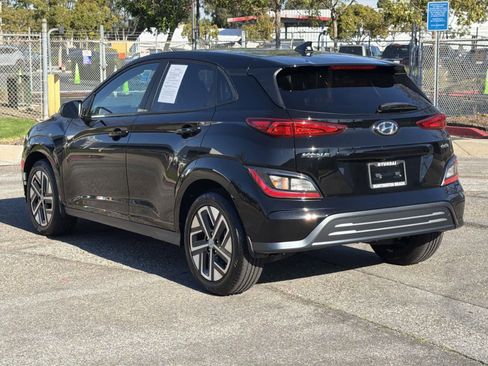 Used 2023 Hyundai Kona SE image 6