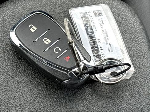 Used 2025 Chevrolet Trax LT FWD image 24