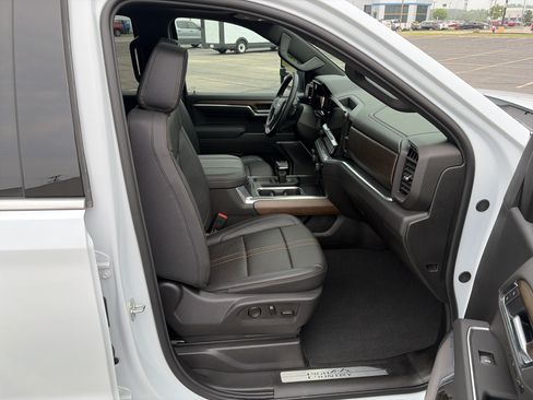 Used 2026 Chevrolet Silverado 1500 High Country w/ High Country Premium Package AWD/4WD image 19
