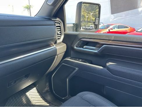 Used 2025 Chevrolet Silverado 2500 LT w/ Convenience Package AWD/4WD image 8