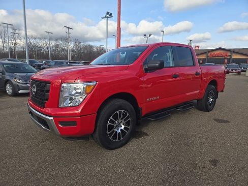 Used 2024 Nissan Titan SV w/ Accessory Utility Package image 3