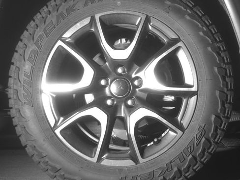Used 2025 Jeep Compass Trailhawk AWD/4WD image 15