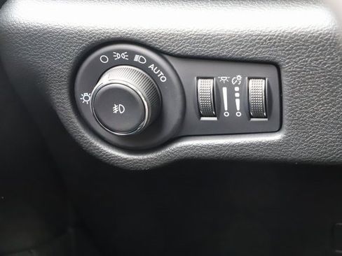 New 2026 Chrysler Pacifica Select image 40