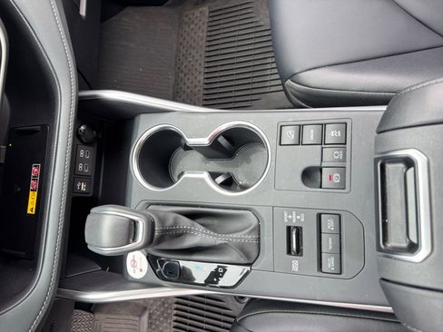 Certified 2025 Toyota Highlander XLE AWD/4WD image 15