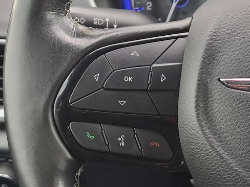 Used 2020 Chrysler Pacifica Touring-L w/ Advanced Safetytec Group FWD image 32