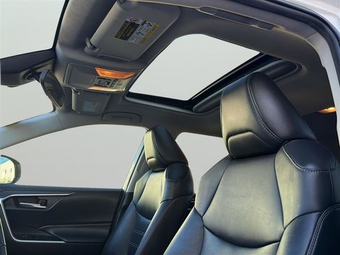 Used 2019 Toyota RAV4 XLE Premium w/ Cold Weather Package AWD/4WD image 14