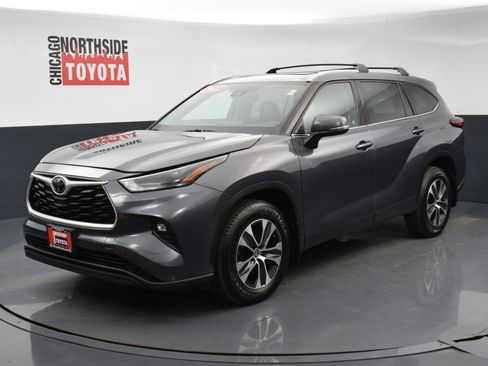 Used 2022 Toyota Highlander XLE image 8