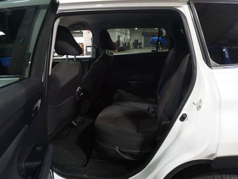 Used 2023 Toyota Highlander LE image 15