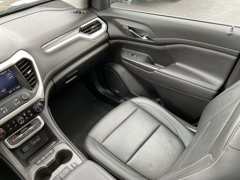 Used 2023 GMC Acadia SLT w/ Preferred Package image 18