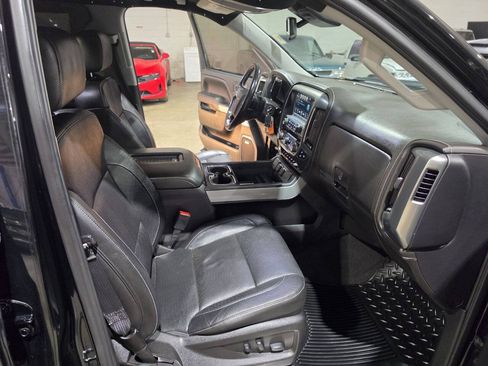 Used 2018 Chevrolet Silverado 1500 LTZ Z71 w/ LTZ Plus Package AWD/4WD image 34