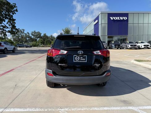 Used 2014 Toyota RAV4 Limited w/ Technology Package AWD/4WD image 5