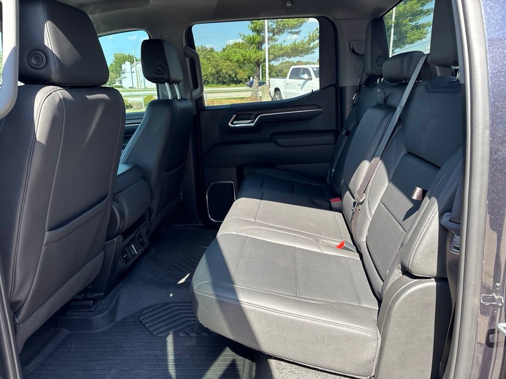 Used 2024 GMC Sierra 1500 SLT w/ X31 Off-Road Package AWD/4WD image 15
