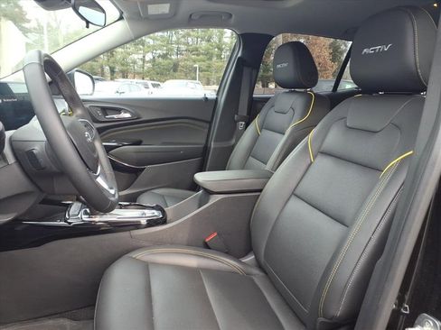 Used 2024 Chevrolet Trax ACTIV w/ Sunroof Package image 18