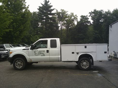 Used 2011 Ford F250 XL w/ Snow Plow Prep Pkg AWD/4WD image 8