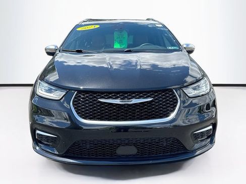 Used 2024 Chrysler Pacifica Pinnacle FWD image 2