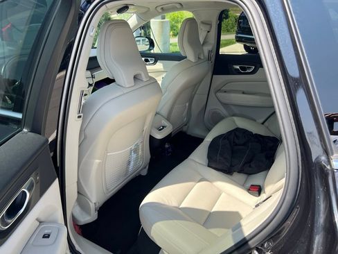 Used 2022 Volvo XC60 B5 Momentum AWD/4WD image 14