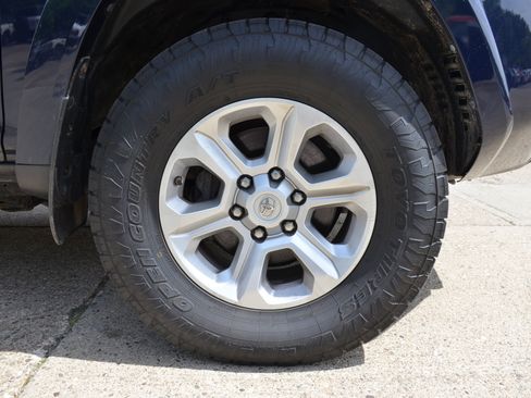 Used 2021 Toyota 4Runner SR5 Premium w/ Moonroof Package AWD/4WD image 23